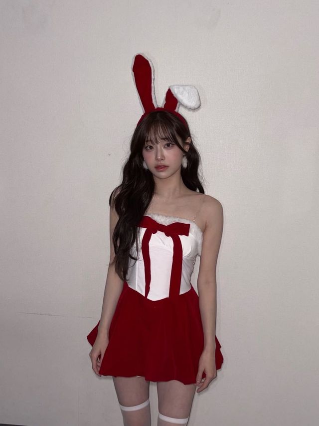 러블리 홀리데이의 정수, 동화 속 주인공으로 변신한 츄(CHUU) 이미지