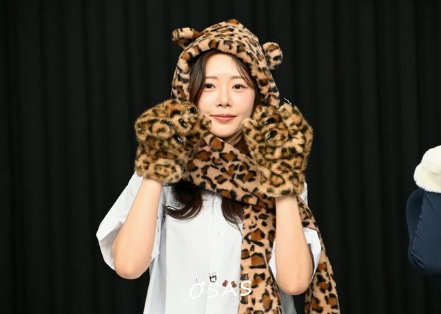 와일드한 레오파드 무드와 청순미의 공존, 드림캐쳐 지유의 반전 스타일링 이미지