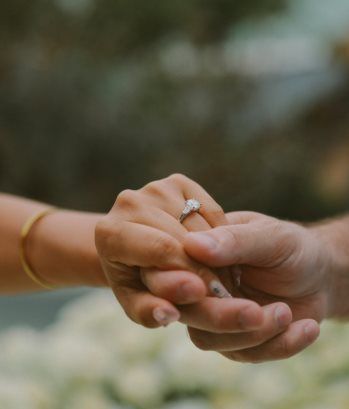 손만 잡자는데 왜 변태 취급하죠? 스킨십 거부하는 여친 때문에 자존감 무너진 남자 이미지