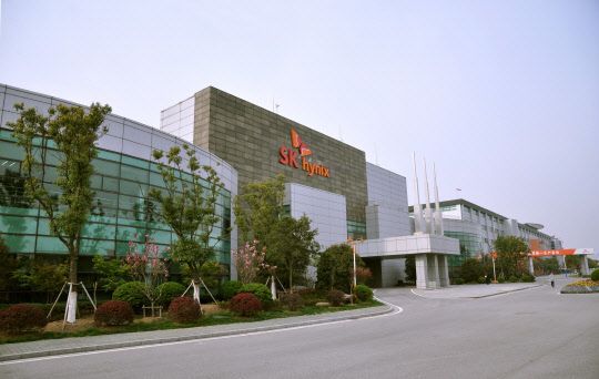 SK하이닉스 중국 우시 반도체 공장 전경. /SK하이닉스 제공