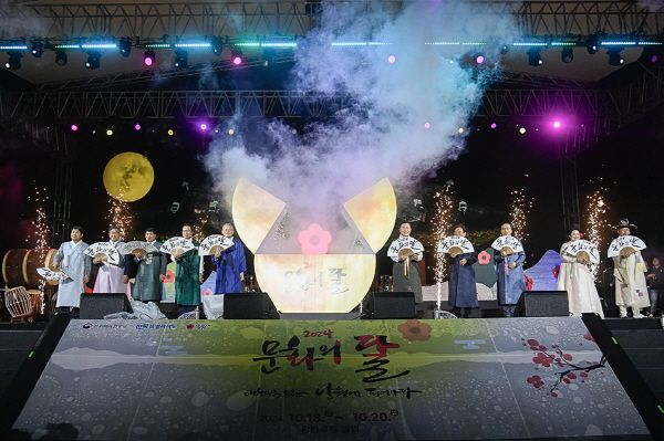 '대한민국 문화, 남원에서 피어나다'를 주제로 진행된 문화의 달 개막식 장면 [사진=남원시청]