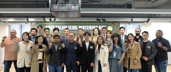 매칭데이 기념 단체 사진 촬영 모습 [사진=서울시관광협회]