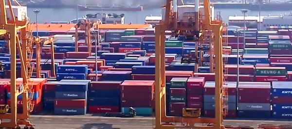 인천항 컨테이너 부두 [사진=인천항만공사 동영상 갈무리]