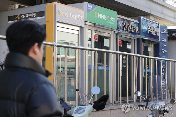 5대은행 예대금리차 10∼21개월 내 최대/연합뉴스