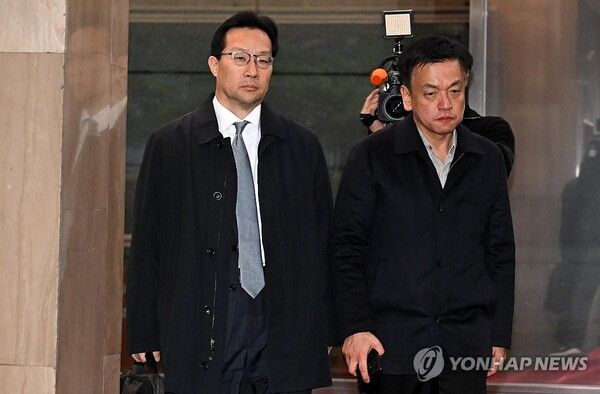 서울청사 들어서는 최상목 부총리/연합뉴스