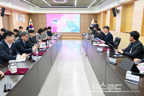 이민근 안산시장이 설 연휴 대비 종합대책회의에서 회의를 주재하고 있다.[사진=안산시]