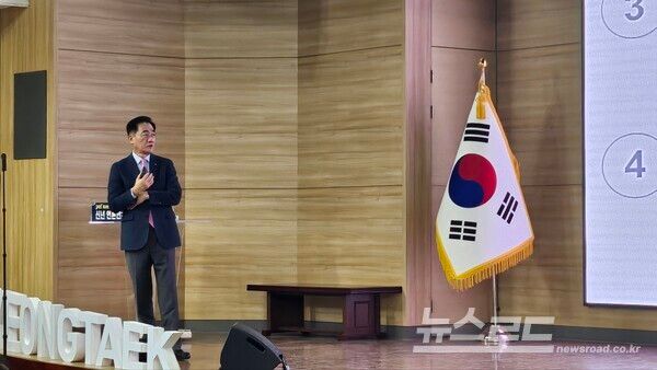 정장선 시장이 신년 언론브리핑을 진행하고 있다./사진=뉴스로드 김영식 기자