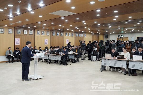 신상진 시장이 신년기자회견을 열고 있다./사진=성남시