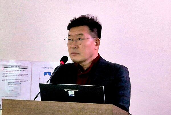 김경식 대표가 22일 국회 세미나에서 주제 발표를 하는 모습 [사진=뉴스로드]