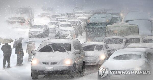 폭설과 도로교통 마비 (PG)/연합뉴스
