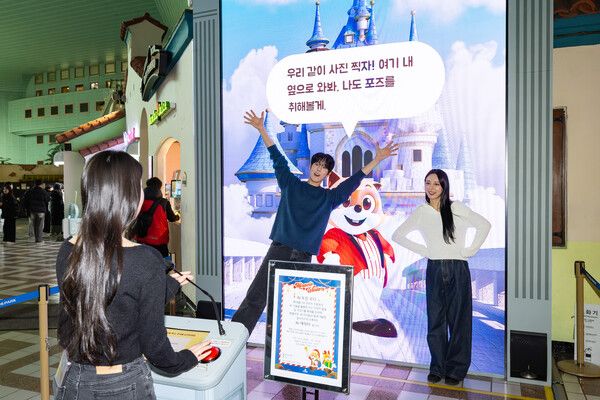 소통형 AI 토킹 로티/사진제공=롯데월드