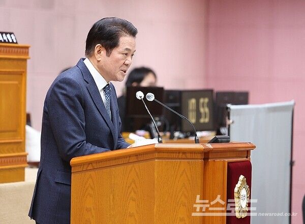 최대호 안양시장 시정연설을 하고 있다./사진=안양시