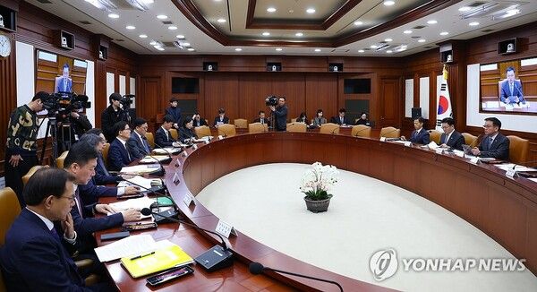 국정현안조정회의 겸 경제관계장관회의/연합뉴스