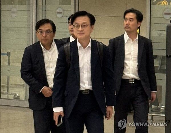 방미 마치고 귀국하는 김정관 산업통상부 장관/연합뉴스