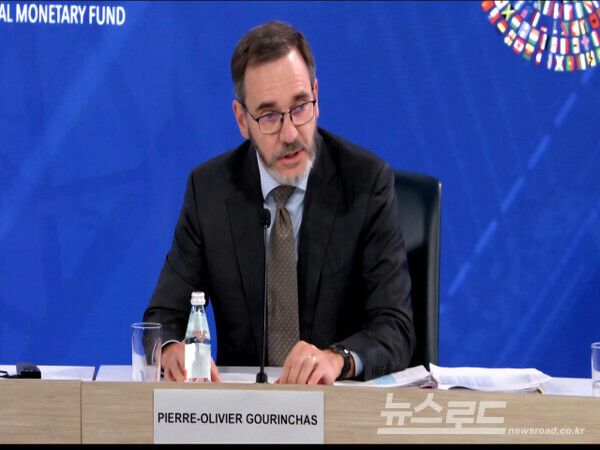 피에르 올리비에 구랑샤(Pierre-Olivier Gourinchas) IMF 수석이코노미스트가 14일(현지시간) 열린 IMF 기자회견에서 발언하고 있다. [사진=IMF/최지훈 기자]