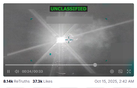 미군의 공격 직후 베네수엘라 선박이 폭발하는 모습 [사진=트루스소셜 트럼프 대통령 계정 화면 갈무리/뉴스로드]