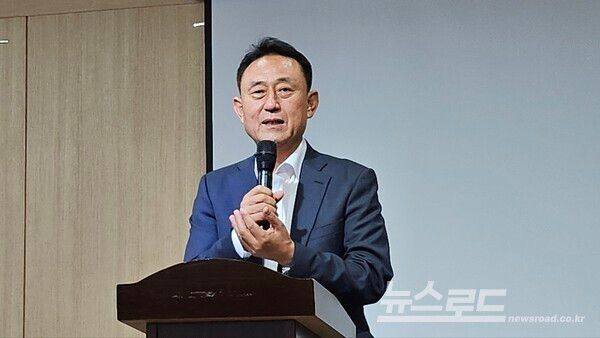 이충우 여주시장이 '여주시기업인협회 10월 정기총회'에 참석해 인사말을 하고 있다./사진=뉴스로드 김영식 기자