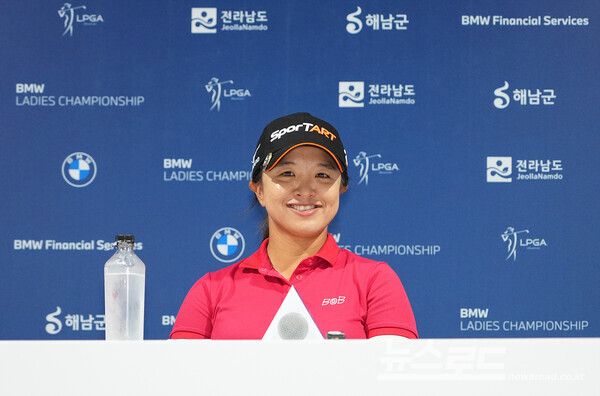 김세영이 3라운드 공식 인터뷰를 하고 있다./사진=BMW 대회조직위