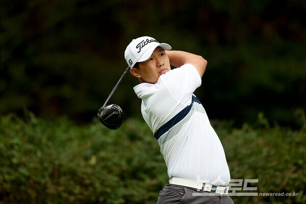 이상희가 12번 홀에서 드라이버 티샷을 하고 있다./사진=KPGA