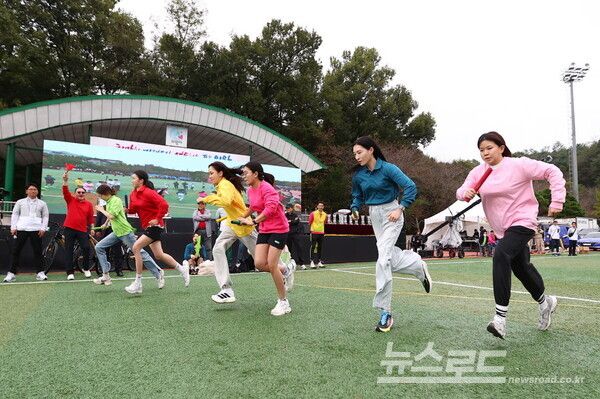 시민들이 운동회에 참여하는 모습/사진=의왕시&nbsp;