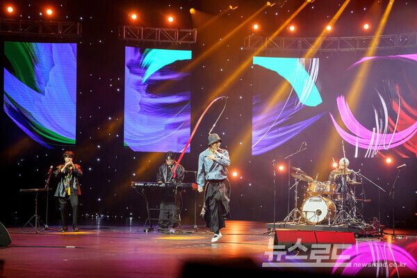 국악밴드 '오름새'의 공연 모습/사진='오름새' 밴드