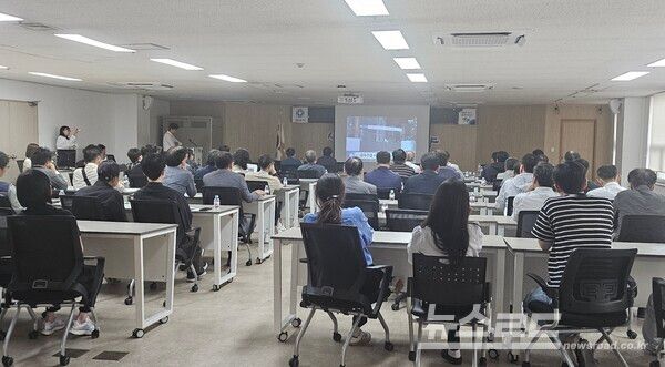 건축공사 현장 안전사고 예방 긴급 간담회 개최 모습/사진=안양시