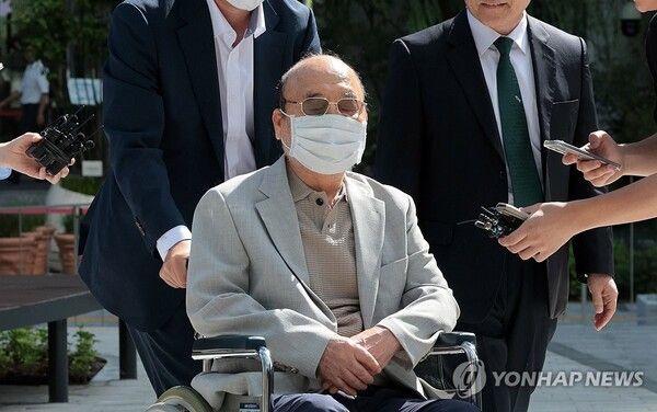 이봉관 서희건설 회장, 특검 출석/연합뉴스