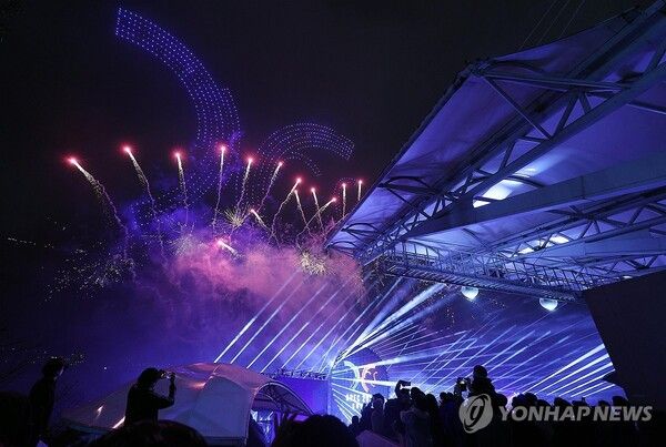 경주 보문호서 APEC 기념 멀티미디어쇼 개최/연합뉴스