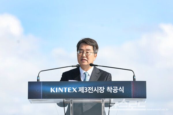 &nbsp;23일 오전 킨텍스 제3전시장 건립공사 현장에서 열린 킨텍스 제3전시장 건립사업 착공식에서 김동연 경기도지사가 축사를 하고있다./사진=경기도