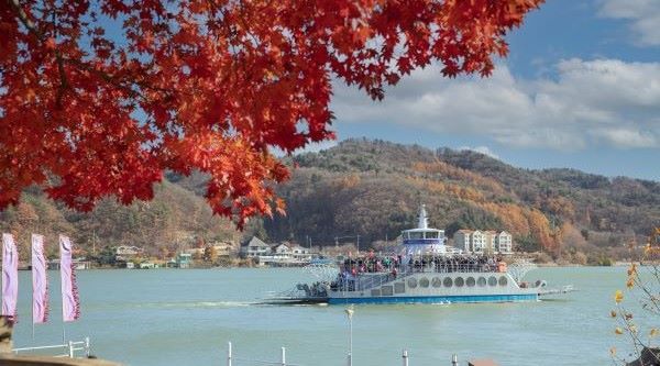출처=남이섬. 단풍크루즈