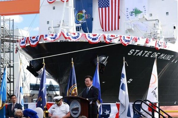 이재명 대통령이 필리조선소를 방문해 축사를 하는 모습 [사진=연합뉴스]