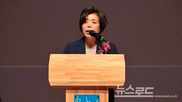 신계용 시장이 '제29회 노인의 날 기념식'에서 인사말을 하고 있다./사진=신계용 시장 페이스북