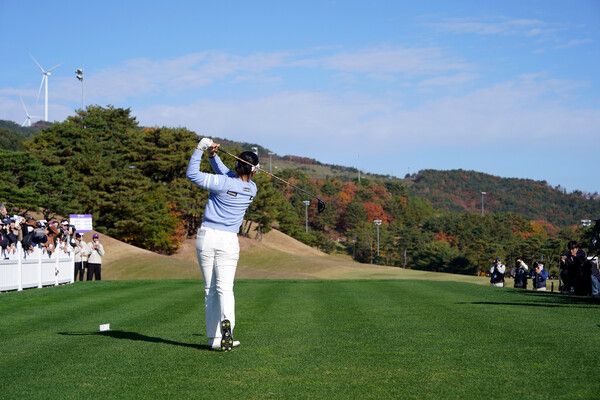 유현조 1번홀 티샷 (사진 위믹스 챔피언십 조직위)