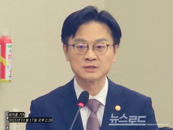 김정관 산업부 장관이 한미 관세협상 결과에 대해 국회 산자위에 보고하고 있다. [사진=최지훈 기자]