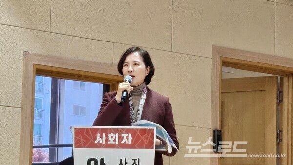 유은혜 대표가 개회사를 하고 있다./사진=뉴스로드 김영식 기자