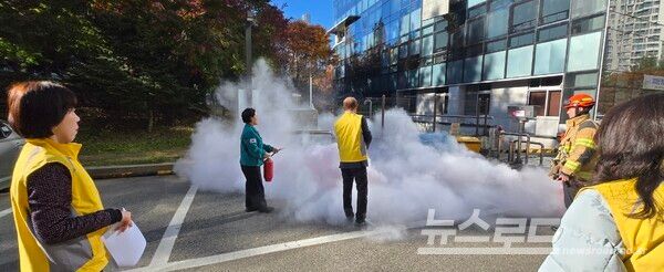 과천시 정보과학도서관 합동소방훈련 모습/사진=과천시