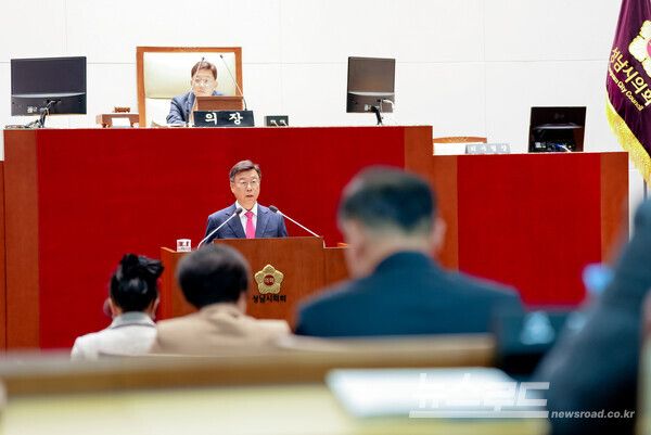 신상진 성남시장이 20일 성남시의회 제307회 제2차 정례회에서 2026년도 예산안과 시정 운영 방향을 설명하고 있다./사진=성남시