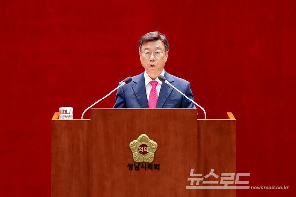 신상진 성남시장이 20일 성남시의회 제307회 제2차 정례회에서 2026년도 예산안과 시정 운영 방향을 설명하고 있다./사진=성남시