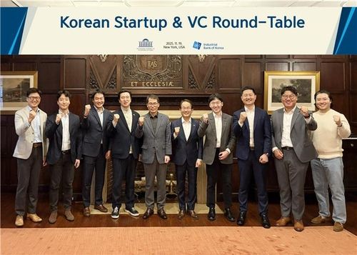 지난 19일(현지시간) 미국 뉴욕 하버드클럽에서 열린 '한국계 스타트업·벤처캐피털(VC) 간담회'에 참석한 김대용 김씨마켓(Kim'C Market) 대표(왼쪽부터), 에디 리 화이트스타캐피탈(White Star Capital) 파트너, 이성환 SV인베스트먼트 미국법인 이사, 강민국 국민의힘 의원, 김성태 은행장, 강준현 더불어민주당 의원, 우성훈 아모지(Amogy) 대표, 유정석 법무법인 폴리호그(Foley Hoag LLP) 파트너 변호사.