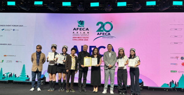 왼쪽부터 함영인 학생, 김민서 학생, 윤영혜 교수, 최유민 학생, 정하늘 학생 [사진=동덕여대 글로벌MICE융합전공]