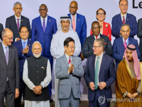 22일(현지시간) 이재명 대통령과 G20 회원국 및 초청국 정상, 국제기구 수장들이 기념촬영을 하고 있다. [사진=연합뉴스]