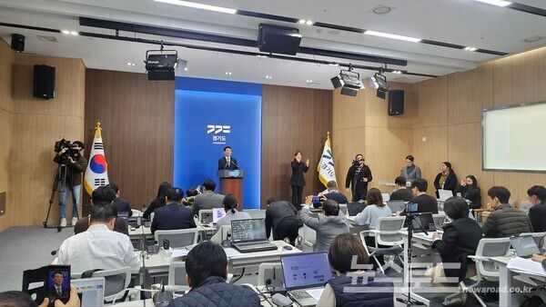 김성중 행정부지사가 3일 도청 브리핑룸에서 기자회견을 진행하고 있다./사진=뉴스로드 김영식 기자