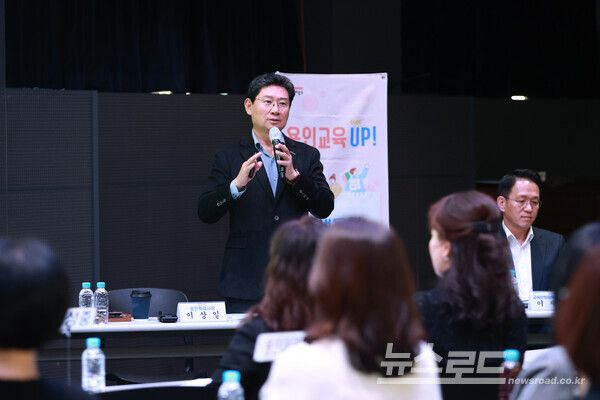 이상일 시장이 4일 수지·동백·구성 중학교 학부모 대표들과 간담회를 진행했다./사진=용인시