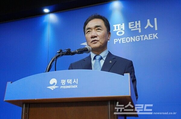 정장선 시장이 지난 9월 30년 정계 은퇴를 선언하고 있다./사진=평택시