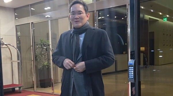 이재용 회장이 방미 일정을 마치고 귀국하는 모습 [사진=연합뉴스]