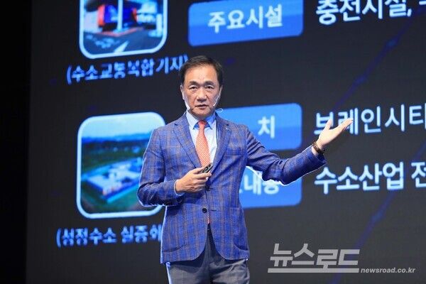 '2025년 평택시 투자유치 설명회'에서 정장선 시장이 발표하고 있다./사진=평택시&nbsp;