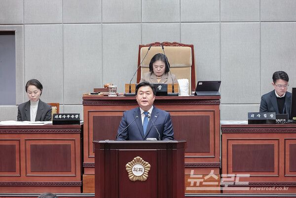 제323회 시흥시의회 제2차 정례회 본회의에서 시정연설을 하고 있다./사진=시흥시