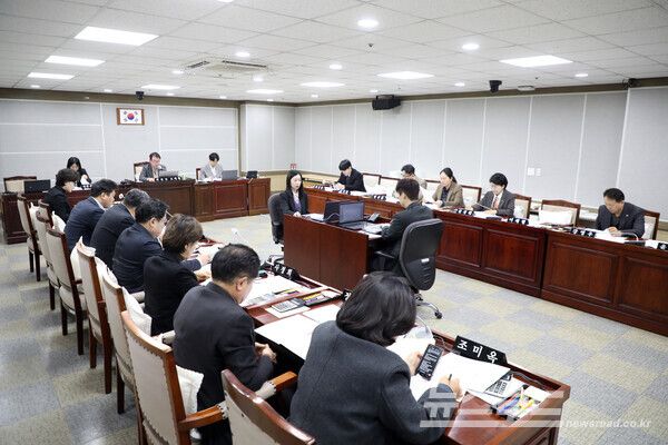 수원특례시의회 예산결산특별위원회가&nbsp; 2026년도 본예산안을 비롯한 총 9건의 안건을 의결했다./사진=수원시의회