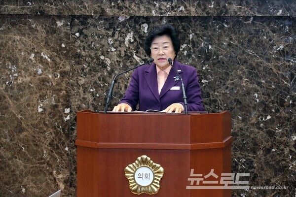 김경희 시장이 지난 12월 1일 제258회 이천시의회 정례회에서 시정연설을 하고 있다./사진=이천시