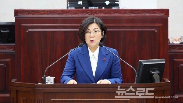 김보라 시장이 제235회 안성시의회 제2차 정례회 3차 본회의에서 2026년도 예산안을 상정조차 하지 못한 채 안성시의회 정기회가 폐회된 것에 대해 유감을 표명하고 있다./사진=안성시&nbsp;